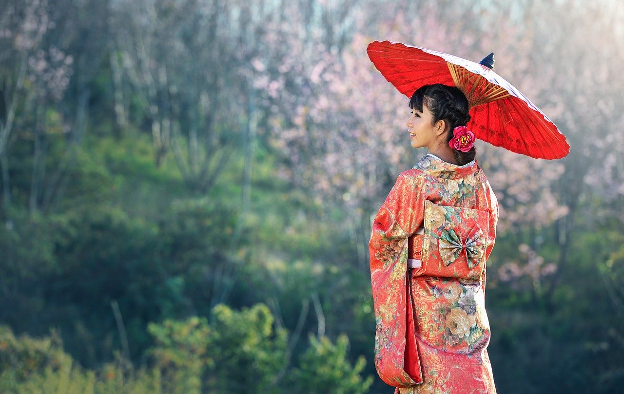 着物を着た日本人女性